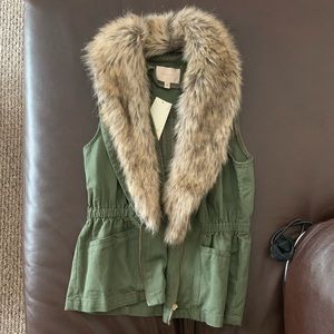NWT Skies Are Blue Detachable Fur Collar Vest
